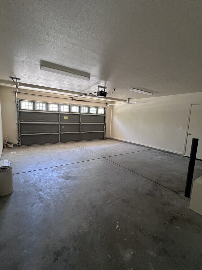 Building Photo - 1694 Shay Way
