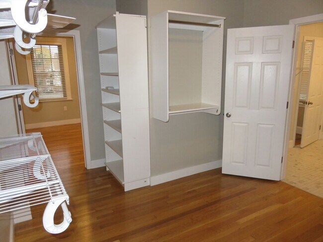 Building Photo - 192 Willow St