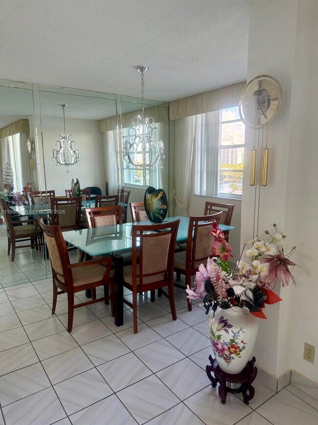 Building Photo - 3113 S Ocean Dr