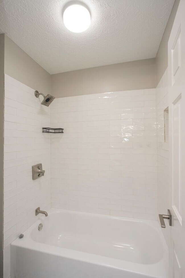 Building Photo - 7277 Charlotte Pike