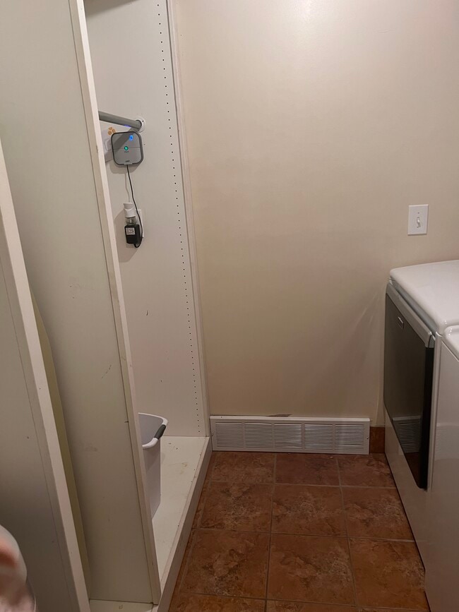 Building Photo - South Weber