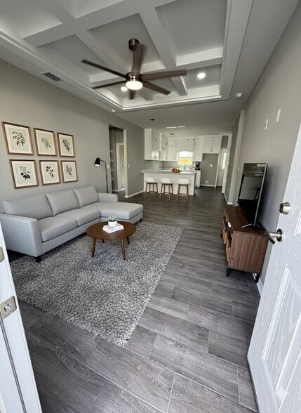 Building Photo - 2309 E Viviana St