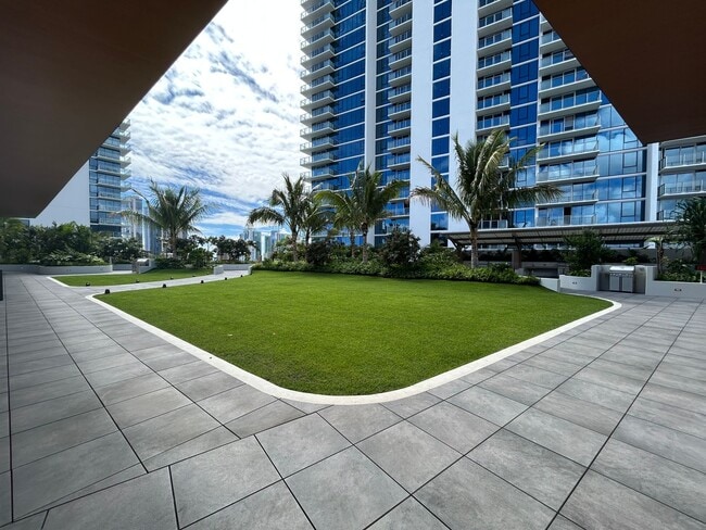Building Photo - 2510