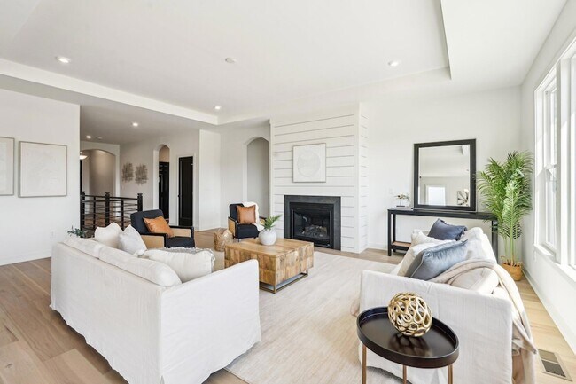 Building Photo - 753 Man O War Blvd