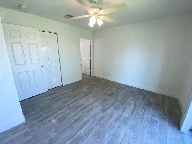 Building Photo - 553 E Ridge Cir N