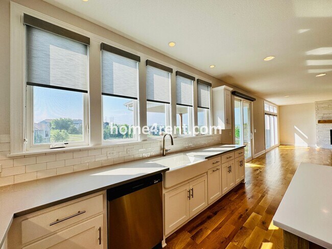 Building Photo - Exceptional Olathe Home in the Cedar Creek Subdivision w/ Wood Floors and a Finished Basment!
