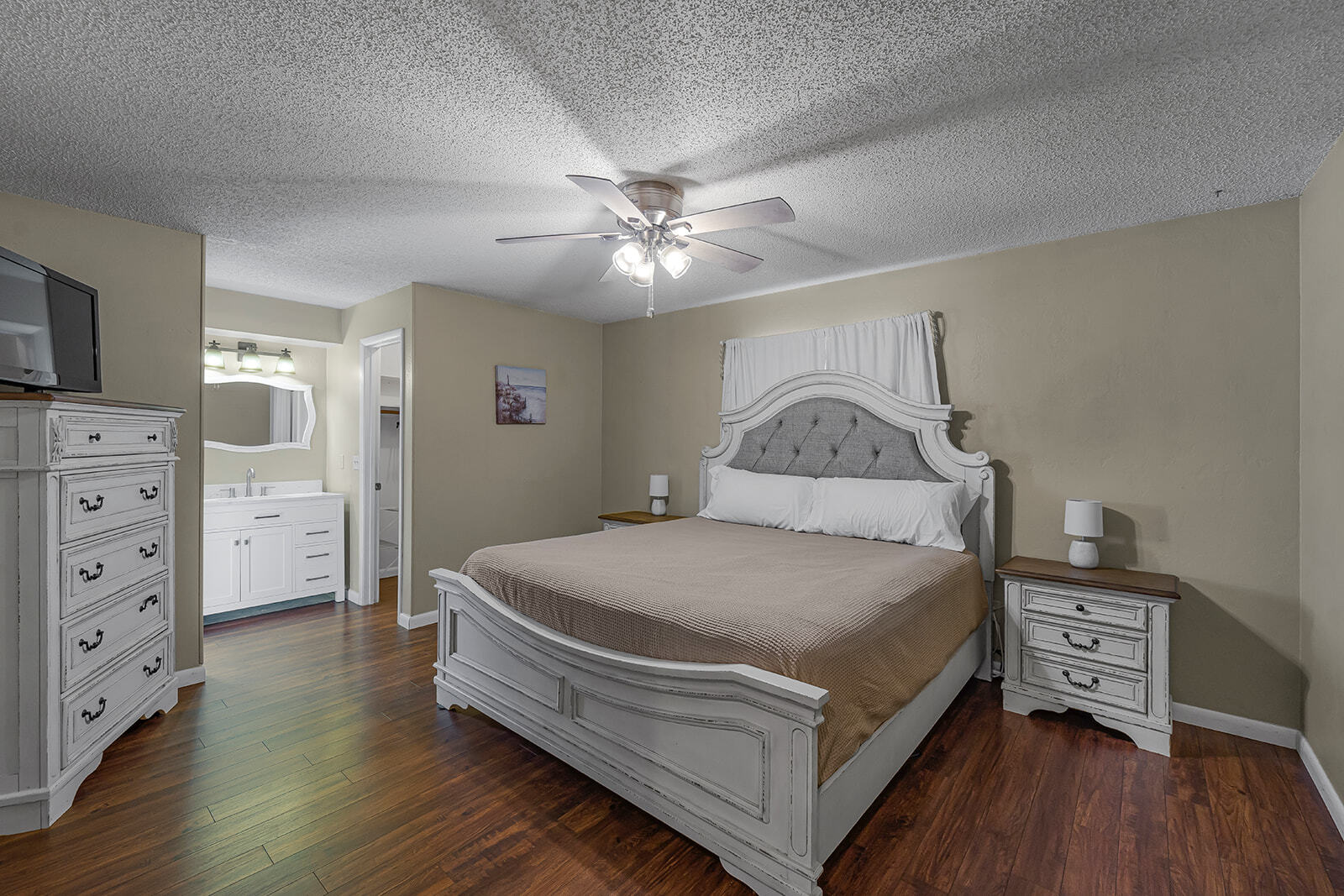 Building Photo - 784 E Fairbairn Dr