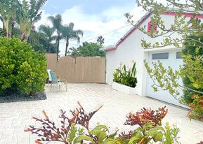 Building Photo - 902 S Palmway