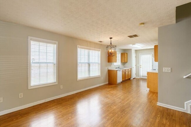 Building Photo - 321 Samuel Clemens Way