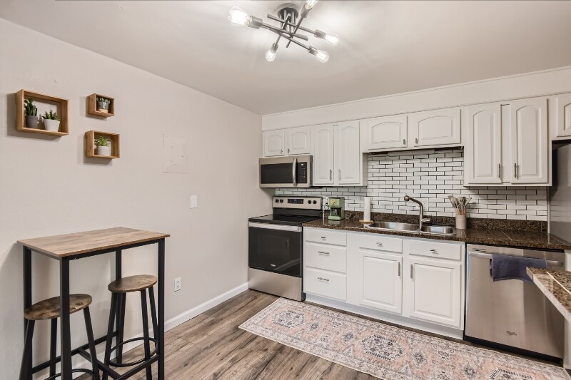 Building Photo - 1008 Corona St