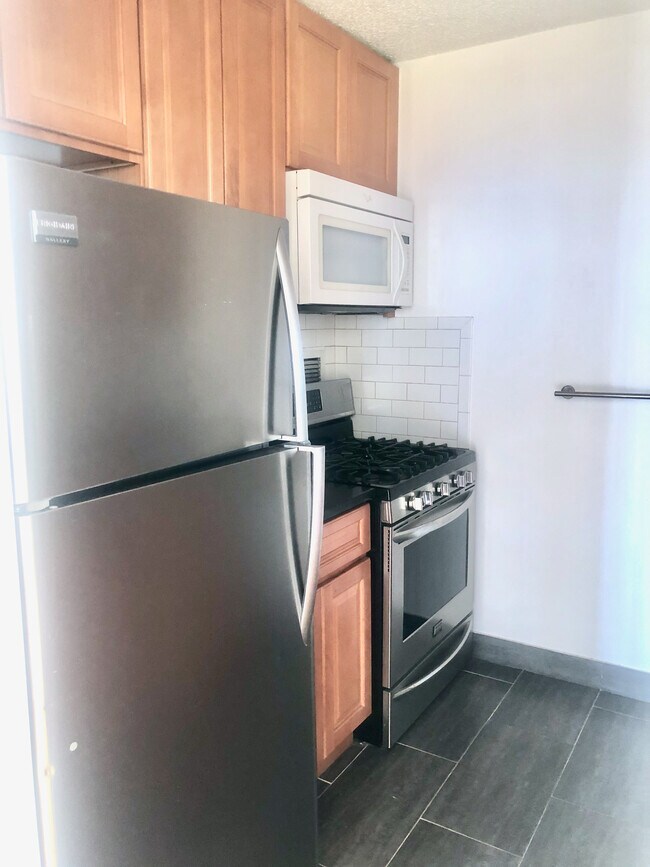 Building Photo - 2287 Johnson Ave