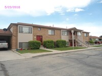 Building Photo - 2 Bedroom/1 Bathroom Townhome Apartment in...