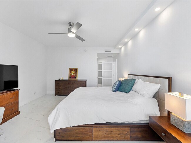 Building Photo - 3100 N Ocean Blvd