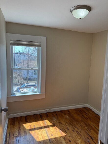 Building Photo - 98 Van Den Noort St