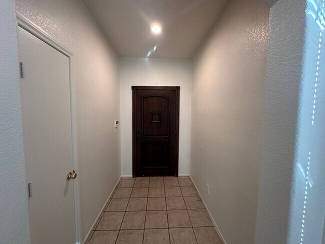 Building Photo - Beautiful 3 Bedroom Home with RV Parking