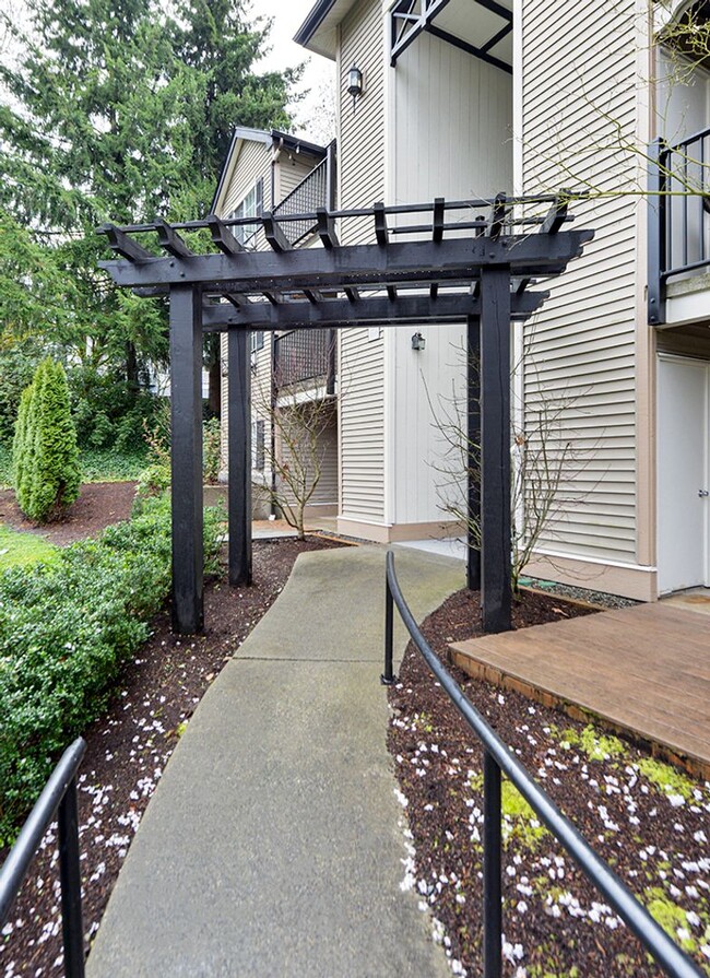 Building Photo - Available Now! Beautiful Kirkland Condo - ...