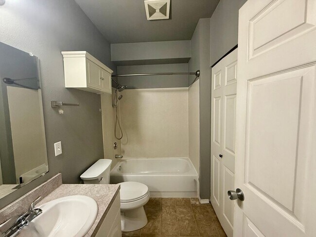 Building Photo - Bokara By The Lake Condo - Renton