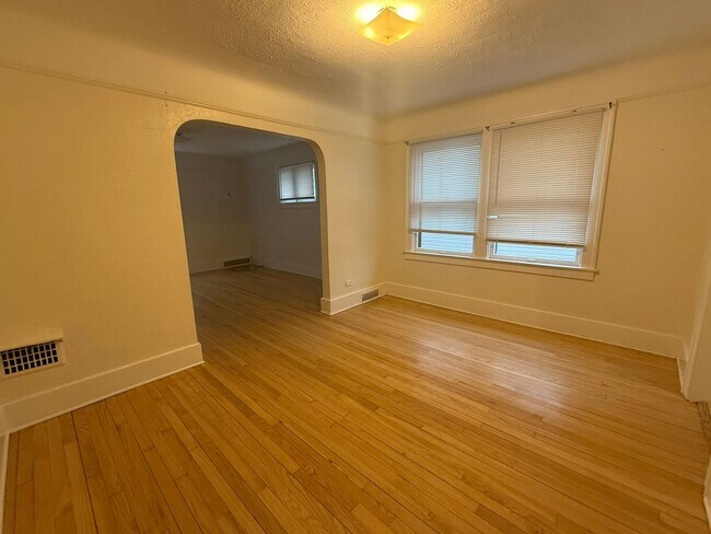 Building Photo - 335/337 Ardmore Dr