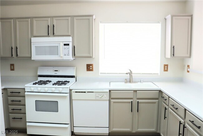 Building Photo - 5112 W Foggia Ave