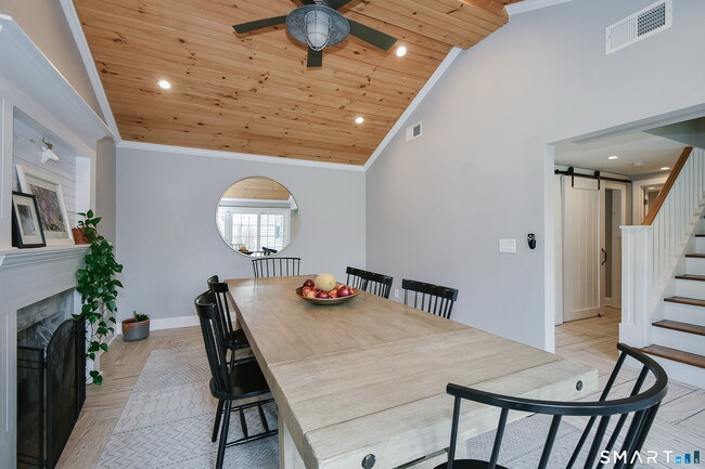 Building Photo - 50 1/2 Mountain Spring Rd