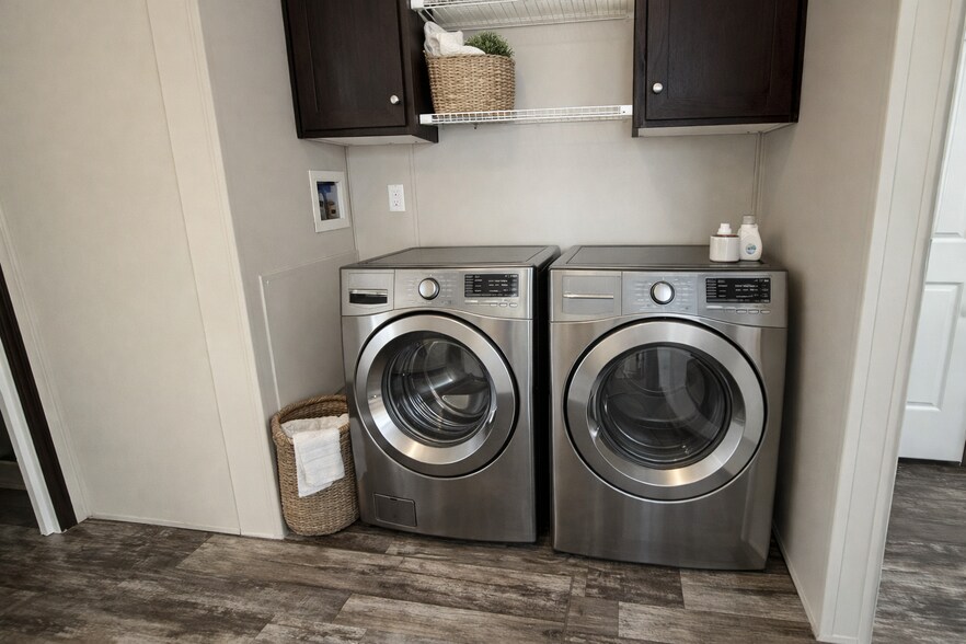 Building Photo - 16023 Villaire Ave