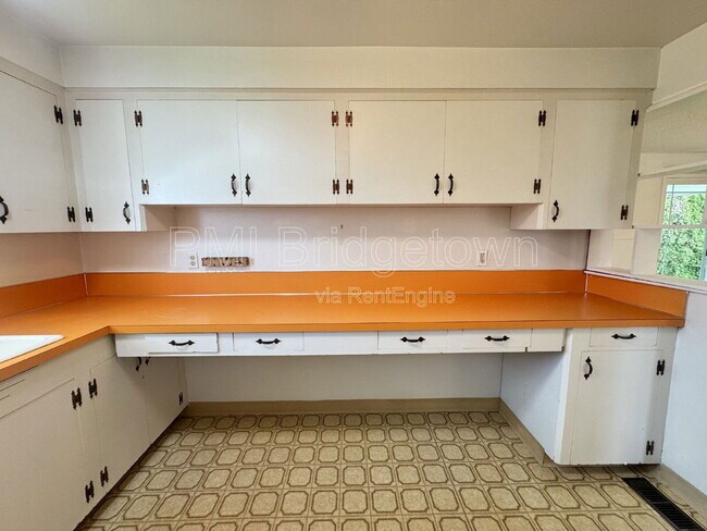 Building Photo - 6999 SE Norbert Dr