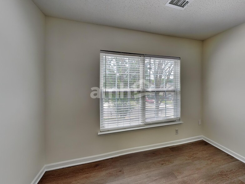 Building Photo - 6820 Squirrels Foot Ct