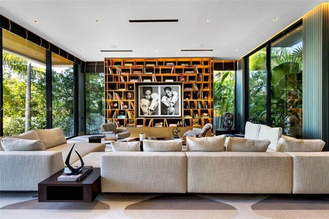 Building Photo - 200 W Rivo Alto Dr