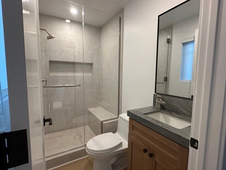 Building Photo - 10470 Lauriston Ave
