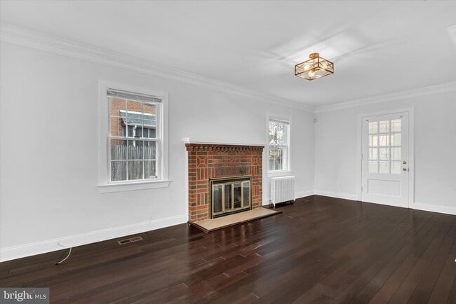 Building Photo - 1002 Chillum Rd