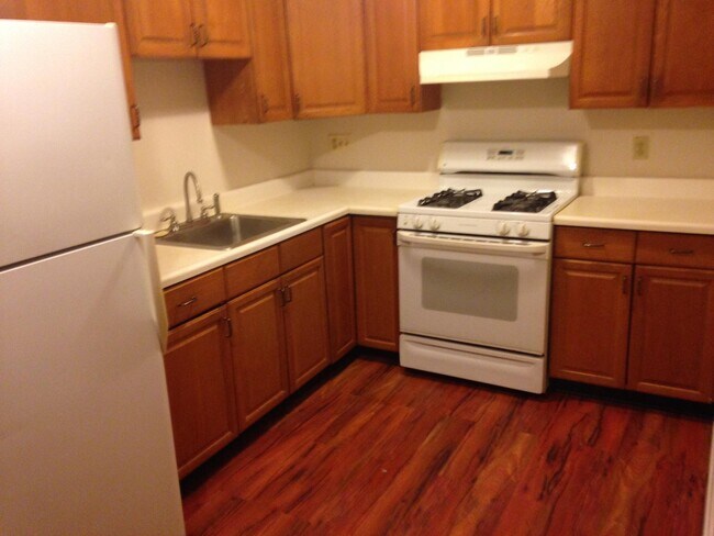 Building Photo - 1975 Beyer Ave