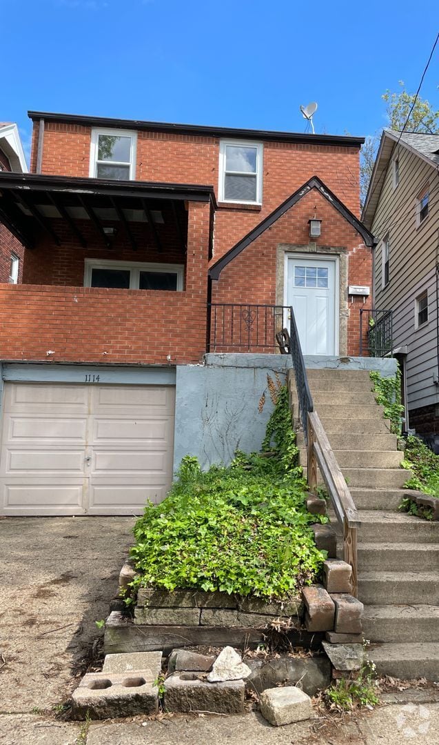 Building Photo - 2 bed 1.5 bath home in Pittsburgh Pa!