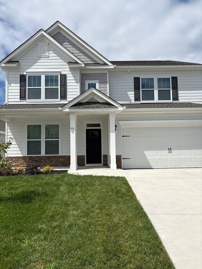 Building Photo - Luxurious New Constuction in Hendersonville