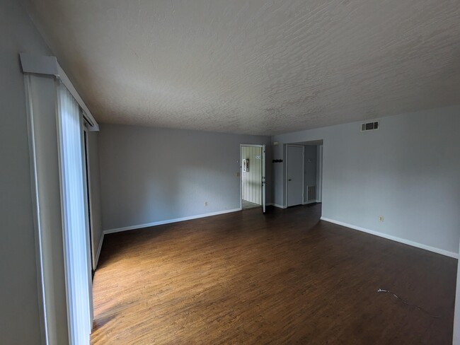 Building Photo - 3624 Tree Ridge Ln NE