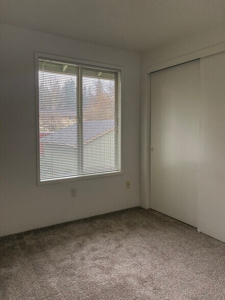 Building Photo - 6765 Montauk Cir