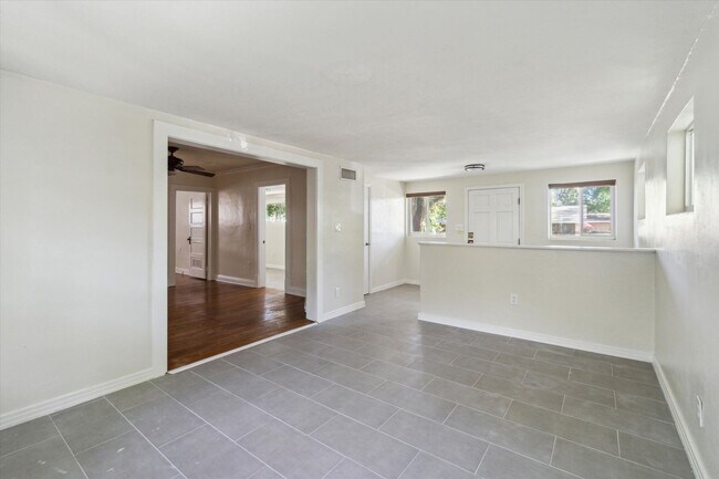 Building Photo - 4 Bedroom 2 Bath Home