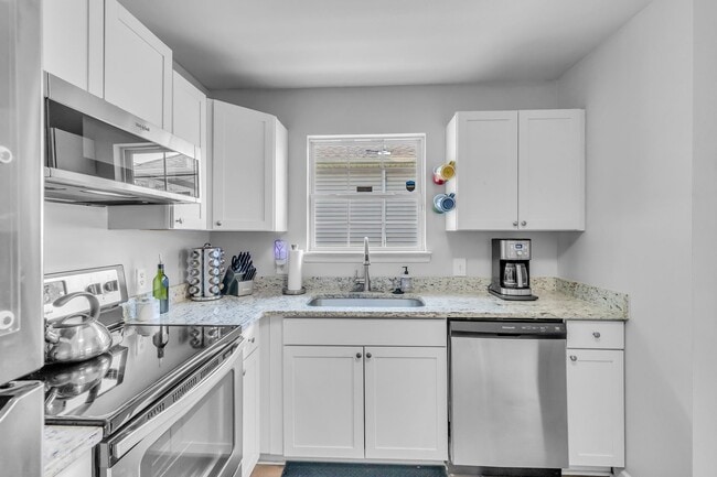 Building Photo - 2301 18th Avenue N