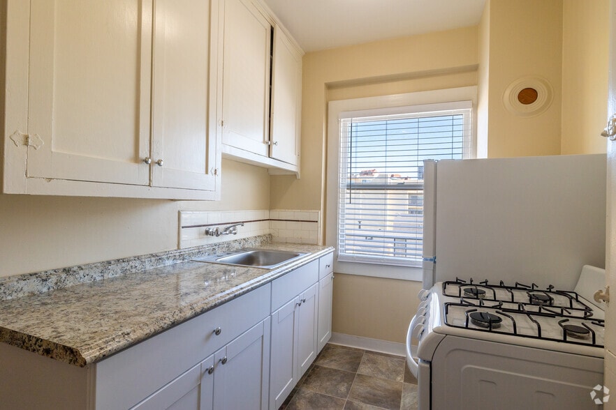 Primary Photo - Lenox Avenue Apartments