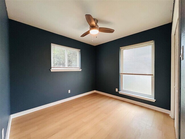Building Photo - 2608 Cypress Ln