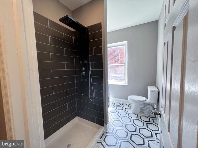 Building Photo - 1629 W Diamond St