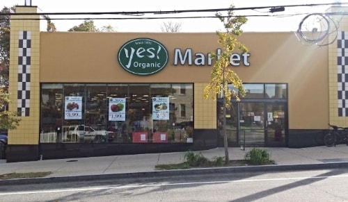 Just two blocks from Yes! Organic Market and many other local restaurants - 3719 12th St NE