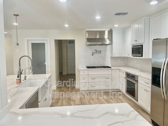 Building Photo - 2930 E Elm St