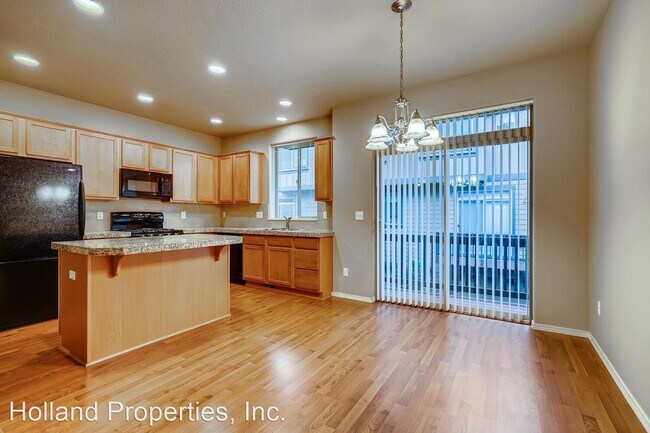 Building Photo - 4 br, 2.5 bath House - 1414 NE Edgefield St
