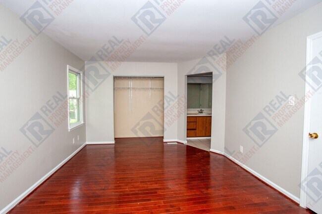 Building Photo - $1790 for Beautiful Durham Townhouse for Rent
