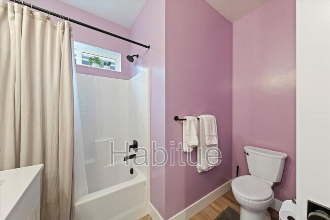 Building Photo - 917 E Bissett St