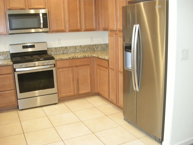 Building Photo - Three Bedroom, Two and a Half Bath Townhome Near UNR