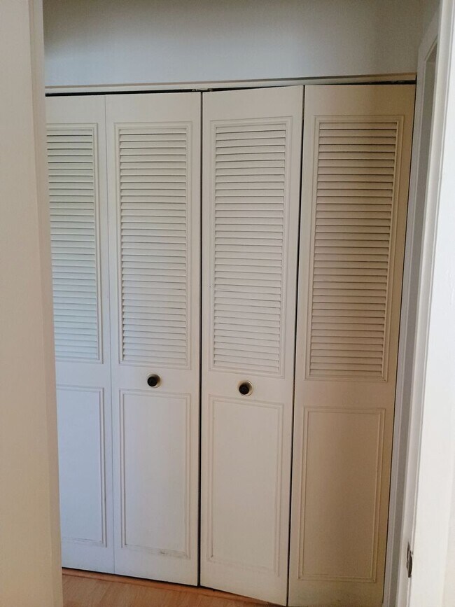 Building Photo - 2 bed 2 bath house for rent