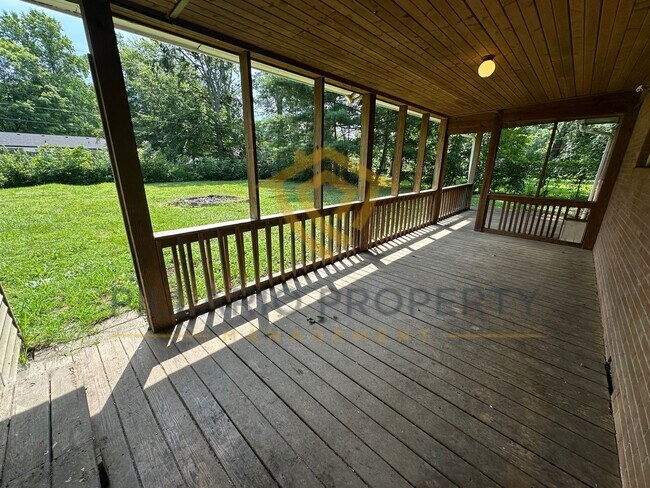 Building Photo - Spacious Warren Township, 3 Bedroom/1.5 Ba...