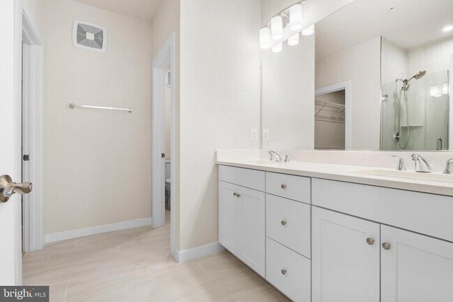 Building Photo - 44487 Wolfhound Sq