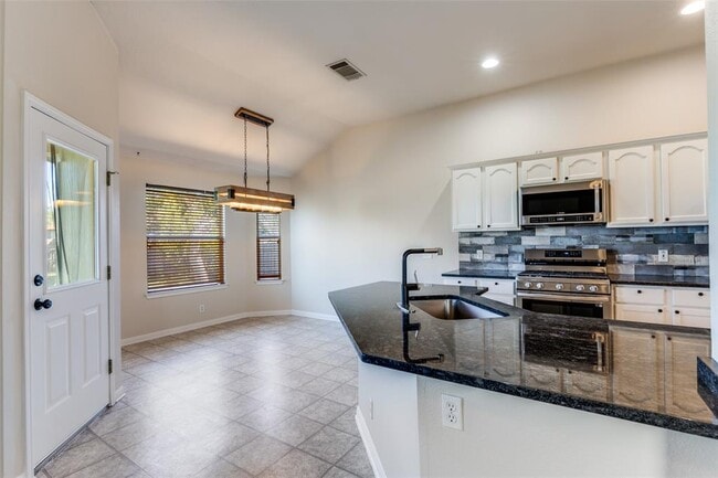 Building Photo - 107 Cassandra Dr